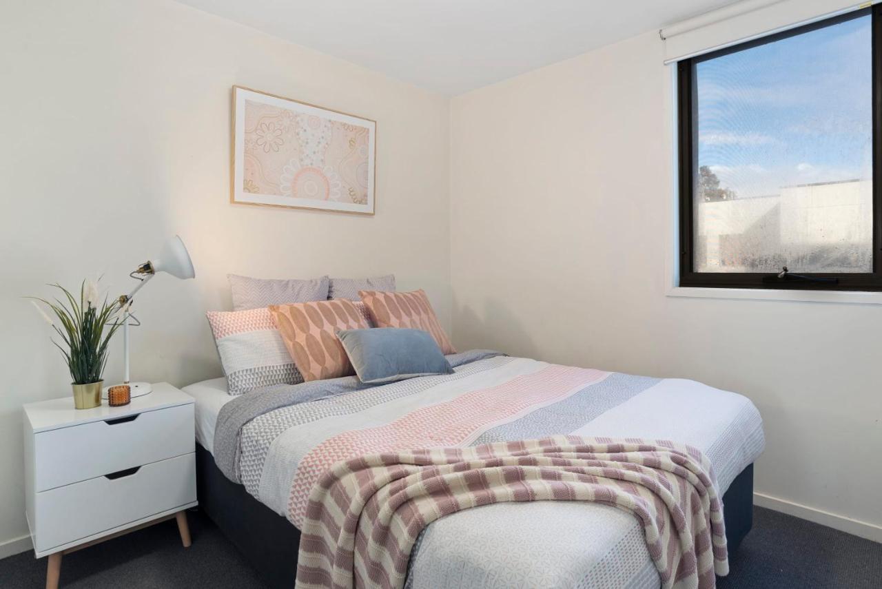 A Comfy & Cozy 2br Near Flemington Races *